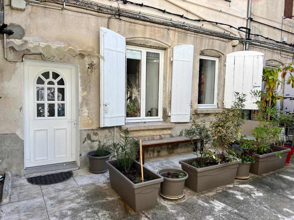 La Courette - T2 Plus Parking Gratuit Nimes Exterior foto
